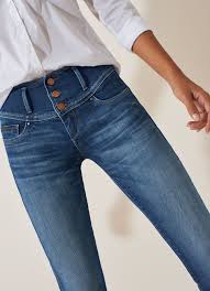 Discover the latest fashion trends in salsa's online store: With A Strong Push Up Effect Our Mystery Jeans Make The Most Of Your Curves Salsajeans Denimornothing Welovedenim Denim Je Denim Women Fashion Jeans Fit