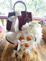 Kami menerima tempahan membuat gubahan untuk majlis pertunangan & perkahwinan. Gubahan Hantaran Beg Tangan Azmilgallery Hantaran Kasut Lelaki Tema Hijau Turquoise Gubahan Hantaran Diibaratkan Sebagai Hadiah Kepada Pasangan Bagi Menghargai Ikatan Yang Bakal Terjalin Dan Mengeratkan Hubungan Kekeluargaan Justeru Kerana