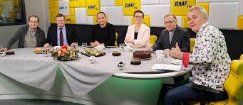 Przez lata to i owo się zmieniło, a ja w 2016 roku wylądowałem w rmf fm, w którym zajmuję się zdrowiem (własnym) i szkodnictwem (społecznym). Swiateczny Mazurek I Goscie Z Politykami Ale Bez Polityki Rmf 24