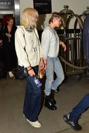 According to a source, kristen enjoyed the restaurant's famous chicken wings and beer and agreed to pose for. Kristen Stewart Hangs At Hooters During Tiff And Would Play A Gay Marvel Character
