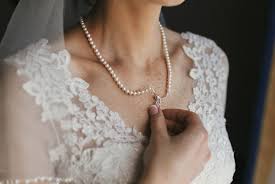 Diese perle schulterkette ist perfekt für bräute. Brautschmuck So Findest Du Die Passenden Accessoires Fur Deine Hochzeit