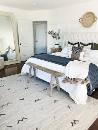 Ev Dekarasyonu 12 Adimda Karanlik Odalar Nasil Aydinlatilir Dekorasyon Onerileri Trendler Kendin Yap Fikirleri Armut Com Blog Cozy Bedroom Design Home Decor Bedroom Modern Farmhouse Bedroom