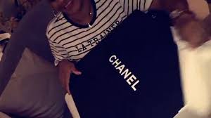Whether she's 25 or 85, you'll find her the perfect present with this ultimate list. Rihanna Giving Christmas Presents To Her Family December 25th 2015 Full Snapchat Story Youtube