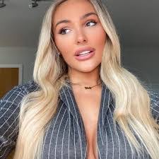 Paige Burrows's Instagram, Twitter & Facebook