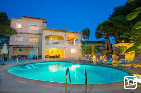 Familias, parejas y grupos de nacionales y andaluces conforman el perfil del visitante que elige el resort chiclanero como primera opción de destino vacacional. Villa Casa Verano In Calpe Costa Blanca