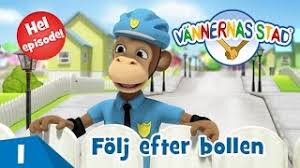 När jenny berättar för räddningsgruppen om ljudet springer kalle direkt till parken för att lyssna. Vannernas Stad Hel Episode 01 Ballen Som Forsvant By Vannernas Stad Svenska