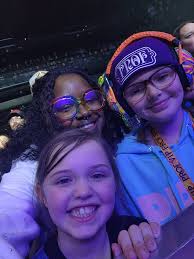 These 2 ladies ready Just riding the rail like true gampos