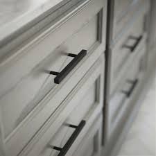 Kitchen cabinet hardware sells 20+ top brands of cabinet hardware, all at the lowest price online. Flat Black Square Drawer Pulls Are Perfect For Both The Modern Farmhouse You Ve Been Dreaming Of Black Cabinet Hardware Drawer Pulls Black Drawer Pulls