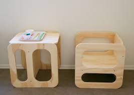 La Silla Cubo Es Una Multi Funcional Mueble Que Utilizara El Nino Creciente Independiente Y Seguro De Si Mismo Durante An Cube Chair Kids Chairs Toddler Chair