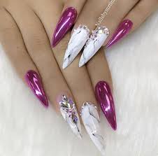 Fuchsia Holographic Chrome And White Marble Effect Stiletto Nails Nageldesign Stiletto Kreative Nagel Schone Gelnagel