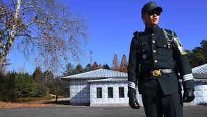 Salib ini berisi aspirasi dari banyak keluarga yang terpisah dari korut dan korsel, serta keinginan dan doa yang tulus dari rakyat korea untuk mengakhiri … North Korean Soldiers Chase Defecting Comrade Across Dmz Wsj