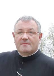 Mont Saint-Michel. L'évêque du diocèse s'explique sur l'arrivée d'une  nouvelle communauté en soutane