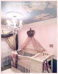 De moderne en ruime kamers hebben een koloniale inrichting met houten balkenplafonds. Pewter Distressed Fleur De Lis Bella Rose Baroque Bed Crown Canopy