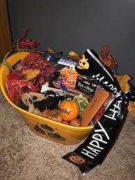 Spooky Basket For Boyfriend Spookybasketideas Spooky Basket For Boyfriend Spooky Gifts Halloween Gift Baskets Halloween Baskets