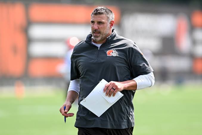 Former Patriot Mike Vrabel interviews with Jets for their head coaching job