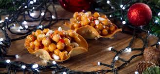 Cute little balls of fried dough are coated in sweet honey and topped with your. Struffoli Di Natale La Ricetta Irresistibile