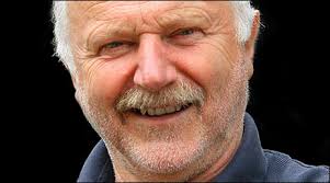 Folkkär centerfarbror tillbaka i politiken