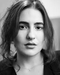 Essa sou eu, no metrô de outro “país”, fingindo que larguei tudo e virei a  protagonista do meu próprio filme 🤭