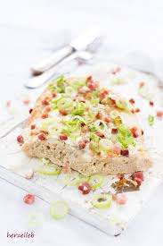 Hefeteig Mit Roggen Dieses Ofenbrot Ist Richtig Schon Herzhaft Ahnlich Wie Die Rahmfladen Vom Mittelaltermarkt Rezepte Ofenbrot Fingerfood Rezepte