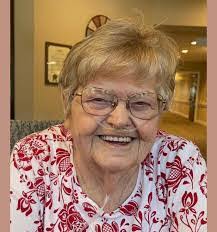 Amber Cantwell's Instagram, Twitter & Facebook