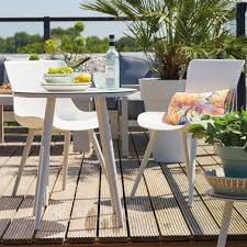 Mix And Match Mobel Fur Den Garten Oder Die Terrasse Mit Elementen Aus Kunststoff Metall Teakholz Aussenmobel Teak Holz Wohnen