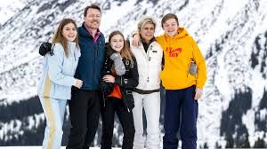 Daar prijkt de dochter van prins constantijn en prinses laurentien met een sigaret. Eloise Van Oranje Scoort Op Instagram Wil Laten Zien Dat Je Jezelf Kunt Zijn Nos