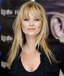 Jouer au jeu coiffure pour star : Frisur Mit Fransen Kate Moss Frange Coiffure Star Coiffure Frange Fransen Frisur Kapsels Halflang Stijl Haar Kapsels Kort Haar Kapsels