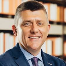 Stream episode EP 832 Alex Twigg On Cofounding A $1.5B NeoBank Startup by  Alejandro Cremades podcast