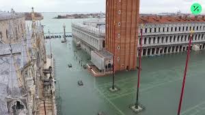 why venice is sinking bloomberg