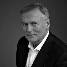 Amikor joyce smith örökbefogadott fia, john alatt beszakad a befagyott tó jege, minden remény elveszettnek tűnik. Dino Teso Teljes Film Magyarul