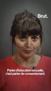 Parler de consentement aux jeunes enfants pour les protéger, c'est  l'objectif de Julia Pietri avec "Le petit guide de la foufoune sexuelle".  Elle raconte.