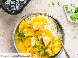 Curry De Poulet A L Ananas Recettes Recette En 2020 Poulet A L Ananas Recette Curry Recettes De Cuisine