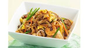 Kwetiau adalah hidangan makan malam yang praktis dan pas karbohidratnya. Wajib Coba Resep Kwetiau Siram Saus Udang Ladiestory Id