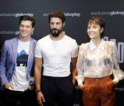 Assim na terra como no mar. Caua Reymond Sophie Charlotte E Klebber Toledo Roubam A Cena Em Lancamento De Ilha De Ferro Estrelando