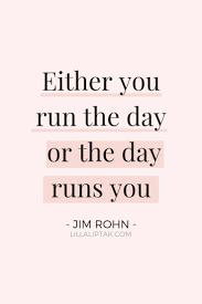 Either You Run The Day Or The Day Runs You In Hindi Motivational And Inspirational Quotes Em 2020 Citacoes Frases Motivacao