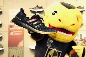 Ksnv nbc las vegas covers news, sports, weather and traffic for the las vegas, nevada area including paradise, spring valley, henderson, north las vegas, indian springs, sloan, searchlight, laughlin and nellis. Vegas Golden Knights Mascot Gets His Own Custom Ultra Boosts For The Playoffs Sneakers