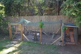 Zum hühnerstall selber bauen eignet sich ideal ein kleines gartenhaus. Der Zusammenbau Des Huhnerstalls Und Der Bau Des Geheges Der Zusammenbau Des Stalls Ging Sehr Einfach Und War Auch Fur Eine Per Huhnerstall Huhnergehege Huhner