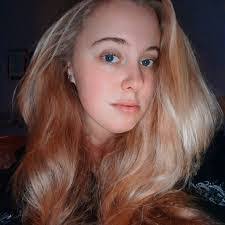 Kelly Dewall's Instagram, Twitter & Facebook