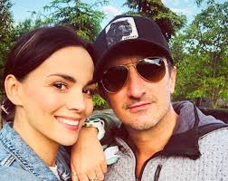 Check spelling or type a new query. Sebastian Karpiel Bulecka Jest Zdecydowany Na Zmiany W Swoim Zyciu Paulina Krupinska Nie Kryje Radosci Z Tego Powodu Zycie