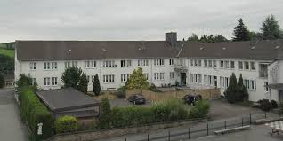 Das „haus der familie am wipperfürther klosterplatz ist eine familienbildungsstätte seit mittlerweile fünf jahrzehnten. 32 Bewohner Aus Haus Tannenberg Wieder Leben Im Leeren Heim Auf Dem Silberberg Kolnische Rundschau