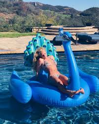 Although britney spears hasn't released new music in ages, her instagram account remains very active. Britney Spears S Instagram Posts Are So Pure Photos