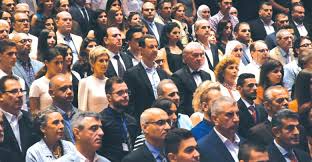 موت الرئيس في الحلم أو رأيت الرئيس بشار الأسد في المنام وهو يصافحني وانا أناديه أخي بشار واعطاني ملابس. Ø¨Ø­Ø¶ÙˆØ± Ø§Ù„Ø³ÙŠØ¯ Ø§Ù„Ø±Ø¦ÙŠØ³ Ø¨Ø´Ø§Ø± Ø§Ù„Ø£Ø³Ø¯ ÙˆØ¹Ø§Ø¦Ù„ØªÙ‡ Ø§Ù„Ø¹Ø±Ø¶ Ø§Ù„Ø£ÙˆÙ„ Ù„ÙÙŠÙ„Ù… Ø¯Ù… Ø§Ù„Ù†Ø®Ù„ Ù„Ù†Ø¬Ø¯Ø© Ø£Ù†Ø²ÙˆØ± ØµØ­ÙŠÙØ© Ø§Ù„ÙˆØ·Ù†