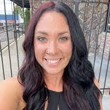 Adele Farr's Instagram, Twitter & Facebook