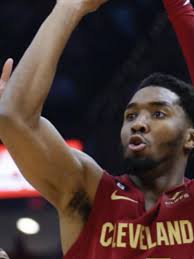 Mitchell shines with 41 to lead the Cavs past the Spurs