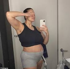 Other symptoms may include fatigue, pain that mimics indigestion, and shortness of breath. Ashley Graham Shows Armpit Hair On Live Today Interview Daily Mail Online