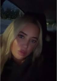 Evie Moore 🍒 (@evieemoor3)