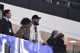 After hanging together in nyc. Moj Malysh Benz Fanaty Reala Vspomnili Tvit Rianny Iz 2014 Go Gol Ru