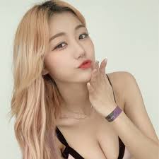 Shows the ratio of likes and comments to the number posts and followers. Berry ë¹›ë² ë¦¬ Photos Facebook