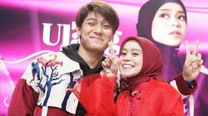 Jika kita melihat wajahnya, pandangan mata seakan ingin tertunduk malu, dan bila mereka berjabat tangan (saling. Kemiripan Lesti Kejora Dan Rizky Billar Disebut Tanda Jodoh Pakar Pembaca Wajah Ungkap Analisisnya Halaman All Surya
