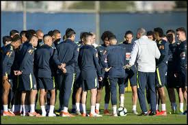 Hoje, é uma grande oportunidade para a seleção brasileira além de ganhar, mostrar um bom futebol diante da venezuela, no castelão, em fortaleza. Selecao Brasileira Treina Completa Em Porto Alegre Jogo Com O Paraguai Sera Hoje As 21h30 Oi Diario